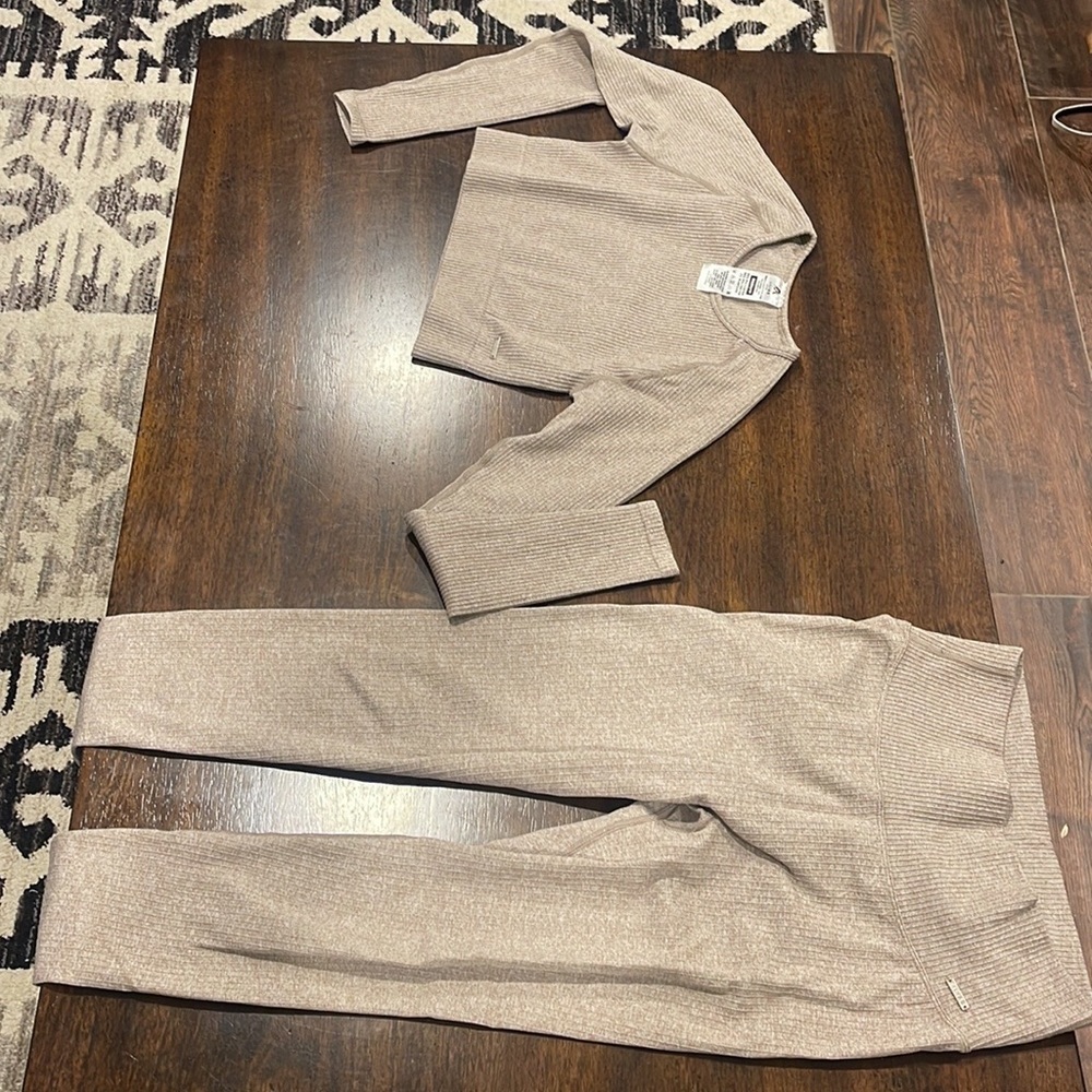 LILIAS Ribbed Set - Picture 2 of 3